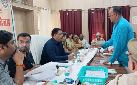 जिलाधिकारी की अध्यक्षता में तहसील मुसाफिरखाना में आयोजित हुआ संपूर्ण समाधान दिवस