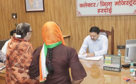 जिलाधिकारी ने जनसुनवाई मे सुनीं 44 शिकायतें