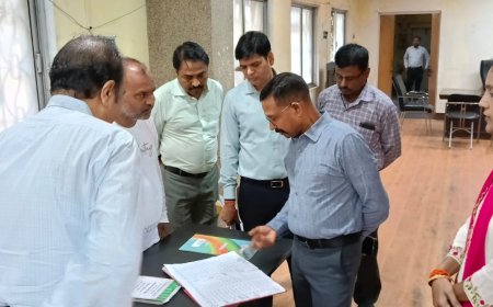 जिलाधिकारी ने कलेक्ट्रेट स्थित आपदा कंट्रोल रूम का किया औचक निरीक्षण