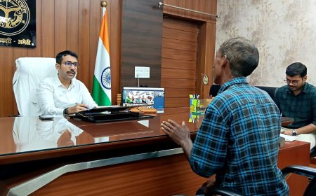जनसुनवाई में जिलाधिकारी ने सुनीं शिकायतें, समयबद्ध व गुणवत्तापूर्ण निस्तारण के दिए निर्देश।