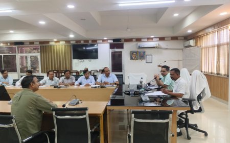 जिलाधिकारी की अध्यक्षता में गड्ढामुक्त सड़कों को लेकर समीक्षा बैठक आयोजित