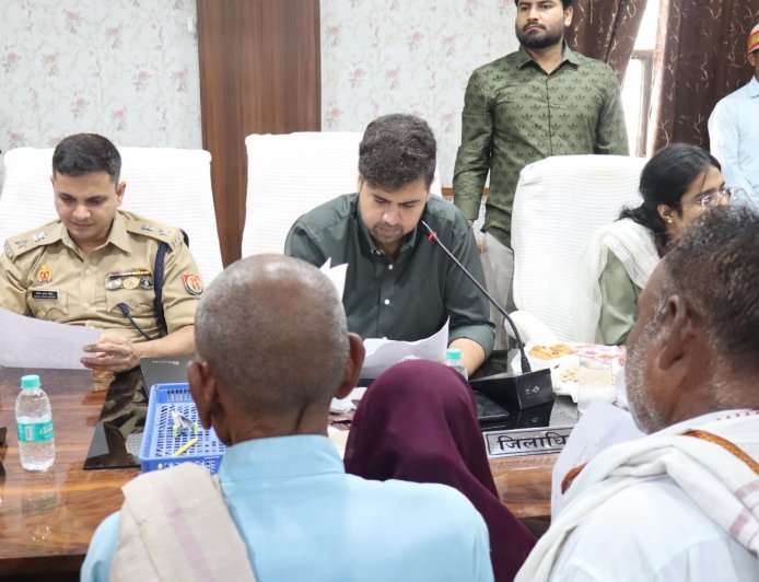 जिलाधिकारी की अध्यक्षता में आयोजित हुआ संपूर्ण समाधान दिवस