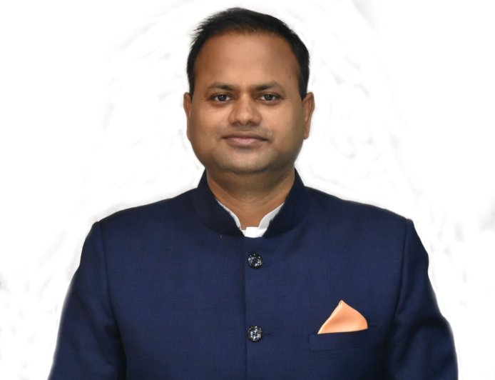 डीएम रविन्द्र कुमार की पहल से लंबित दिव्यांग प्रमाण पत्रों के निस्तारण में आजमगढ़ ने रचा नया उदाहरण