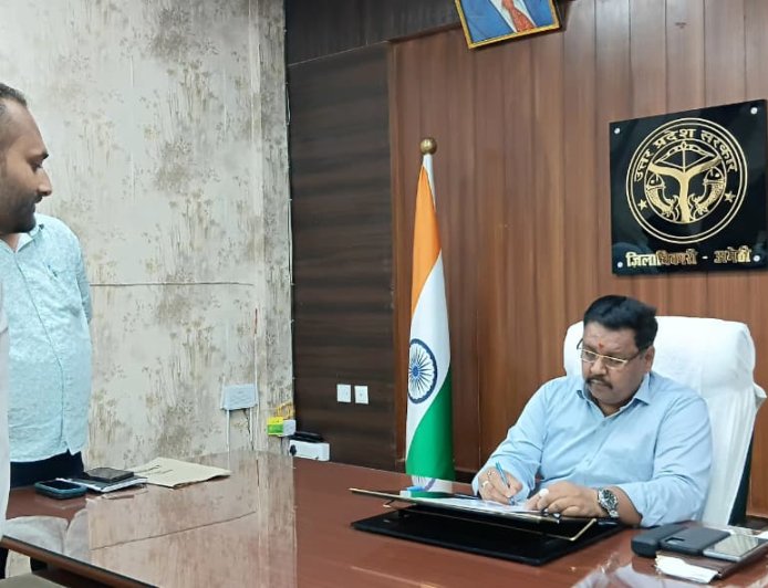 जनसुनवाई में जिलाधिकारी ने सुनीं शिकायतें