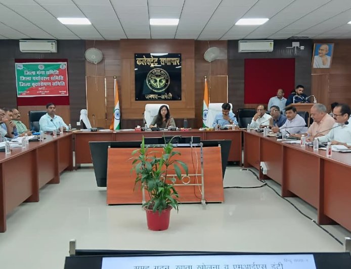 मुख्य विकास अधिकारी की अध्यक्षता में विकास कार्यों एवं निर्माण कार्यों (सीएम डैशबोर्ड) की मासिक समीक्षा बैठक आयोजित