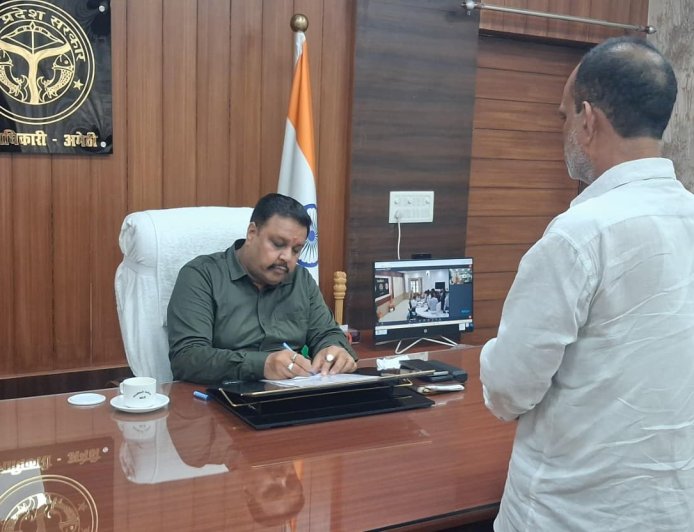 जनसुनवाई में जिलाधिकारी ने सुनीं शिकायतें, समयबद्ध व गुणवत्तापूर्ण निस्तारण के दिए निर्देश