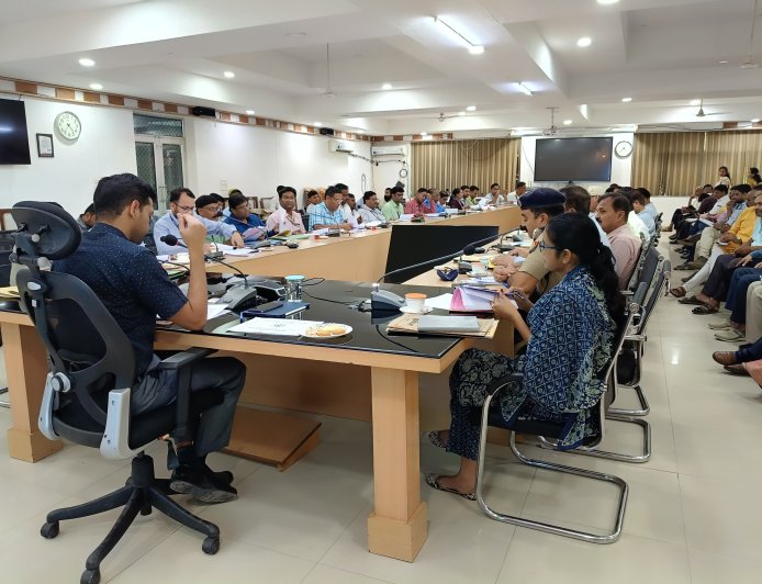 व्यापार बंधु, उद्योग बंधु एवं श्रम बंधु की बैठक में जिलाधिकारी ने दिए आवश्यक निर्देश
