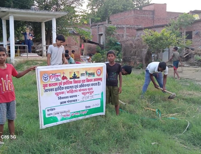 पर्यावरण संरक्षण के लिए स्थानीय जल स्रोतों की साफ-सफाई कर लोगों को प्लास्टिक का उपयोग न करने के लिए किया गया जागरूक