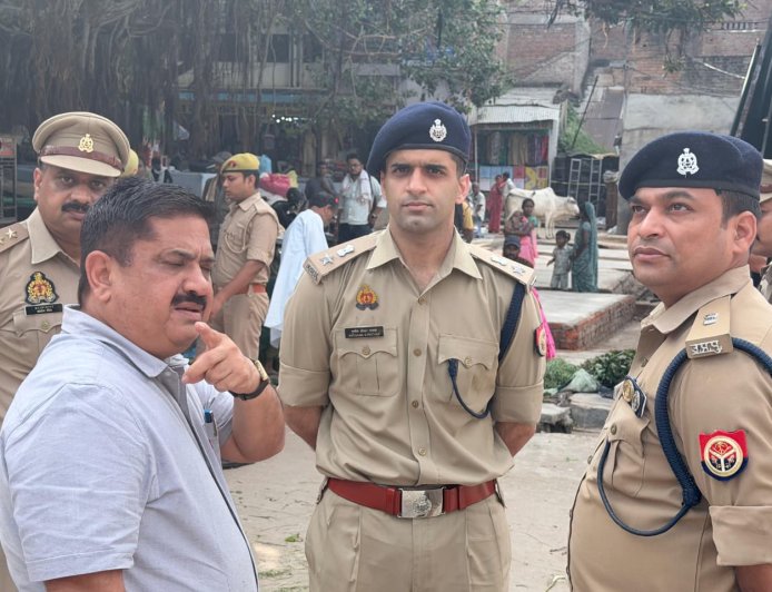 पुलिस अधीक्षक ने थाना मौदहा क्षेत्रान्तर्गत कंस मेला स्थल का किया निरीक्षण