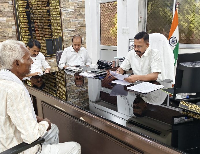 जिलाधिकारी ने कलेक्ट्रेट में की जनसुनवाई