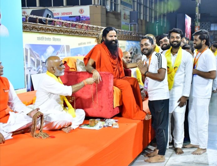 पतंजलि योग पीठ हरिद्वार में गोण्डा के योग प्रशिक्षकों ने लिया विशेष प्रशिक्षण