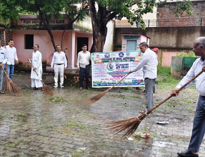 जनपद में सेवा संकल्प अभियान के तहत चला वृहद स्वच्छता अभियान, ग्राम चौपालों में सुनी गईं जनसमस्याएं