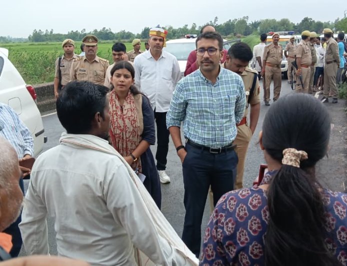 लगातार बारिश के बीच डीएम-एसपी ने किया जलभराव प्रभावित क्षेत्रों का निरीक्षण