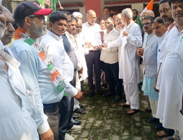 कांग्रेस ने राष्ट्रपति को संबोधित ज्ञापन सिटी मजिस्ट्रेट को दिया
