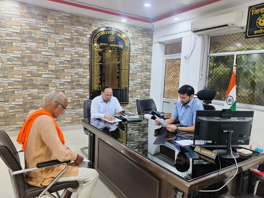 जिलाधिकारी ने कलेक्ट्रेट में नियमित जनसुनवाई कर सुनीं जनसमस्याएं