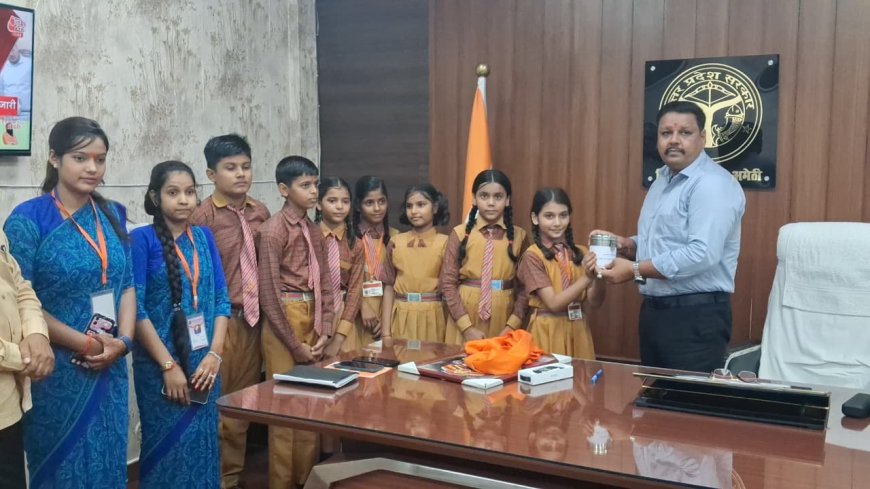 नेपाल बाढ़ पीड़ितों की सहायता के लिए कृष्णा एकेडमी शाहगढ़ के बच्चों ने जुटाई सहयोग राशि