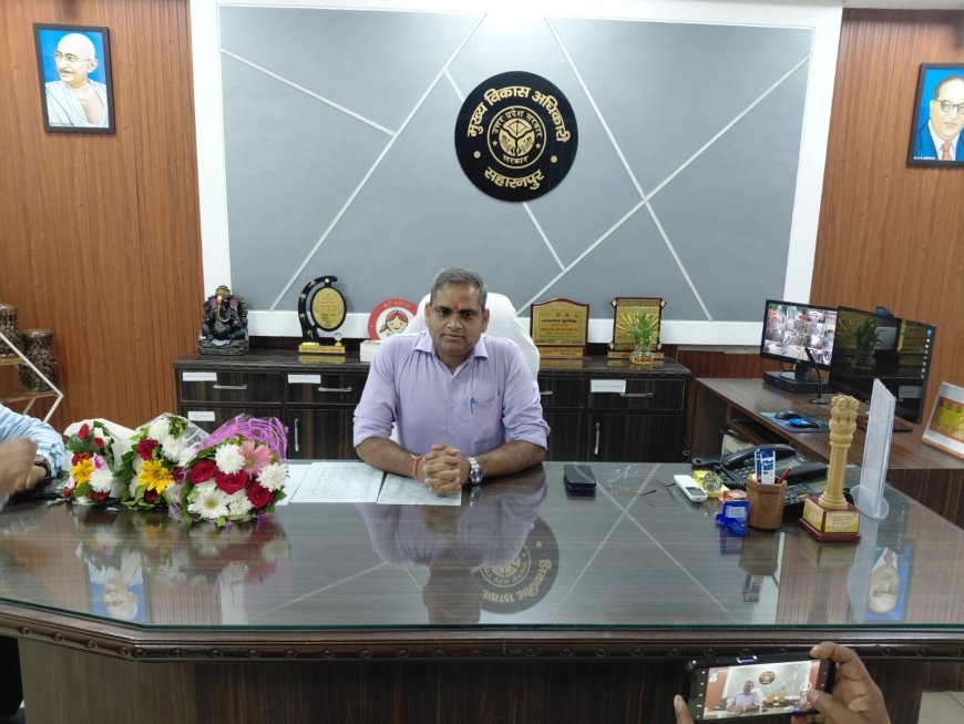 नवागत मुख्य विकास अधिकारी डॉ. सुनील कुमार वर्मा ने विकास भवन पहुंचकर संभाला कार्यभार