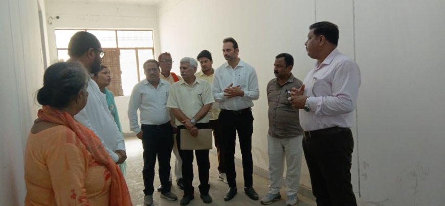 जिलाधिकारी द्वारा तहसील गौरीगंज परिसर में स्थित ई0वी0एम0/वी0वी0 पैट वेयर हाउस (स्ट्रांग रूम) की सुरक्षा व्यवस्था का किया गया निरीक्षण