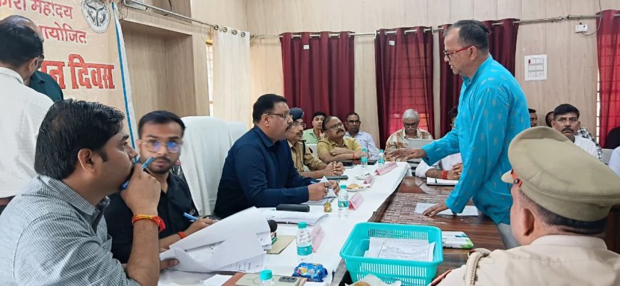 जिलाधिकारी की अध्यक्षता में तहसील मुसाफिरखाना में आयोजित हुआ संपूर्ण समाधान दिवस