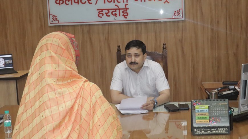 जनसामान्य की शिकायतों के निस्तारण में किसी प्रकार की लापरवाही न बरती जाए - जिलाधिकारी