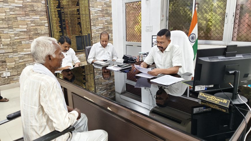 जिलाधिकारी ने कलेक्ट्रेट में की जनसुनवाई