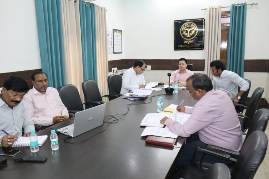 मण्डलायुक्त की अध्यक्षता में हुई सीएम डैश बोर्ड पर विकास कार्यों, कर-करेत्तर एवं राजस्व कार्यों की समीक्षा बैठक