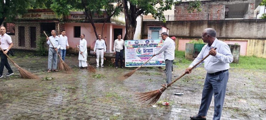 जनपद में सेवा संकल्प अभियान के तहत चला वृहद स्वच्छता अभियान, ग्राम चौपालों में सुनी गईं जनसमस्याएं