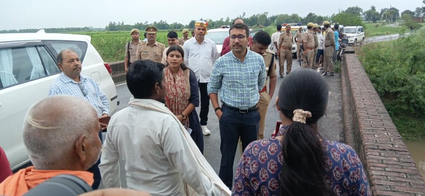 लगातार बारिश के बीच डीएम-एसपी ने किया जलभराव प्रभावित क्षेत्रों का निरीक्षण