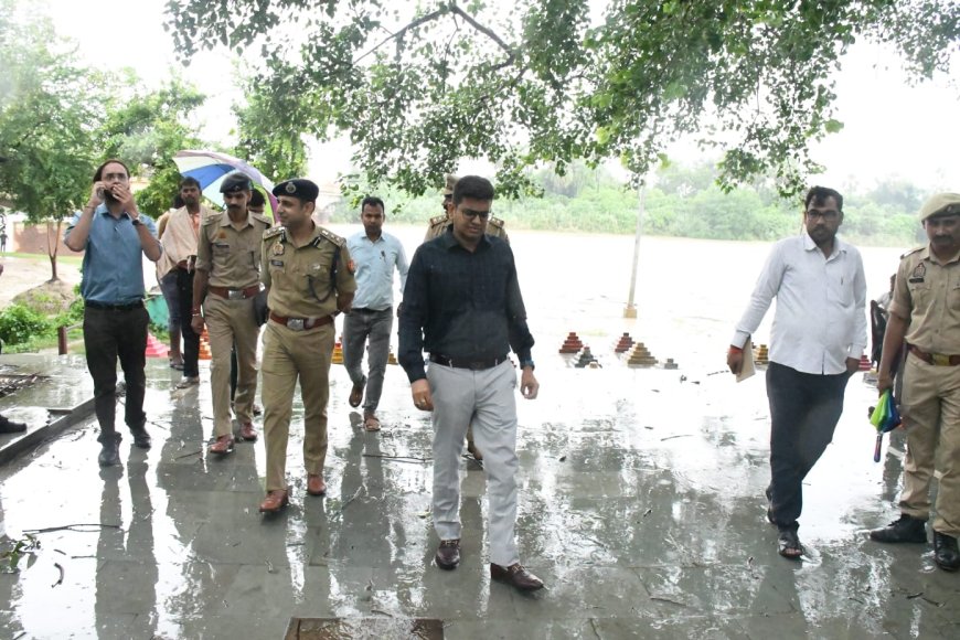 भारी बारिश के दृष्टिगत डीएम-एसपी ने नदियों का किया निरीक्षण
