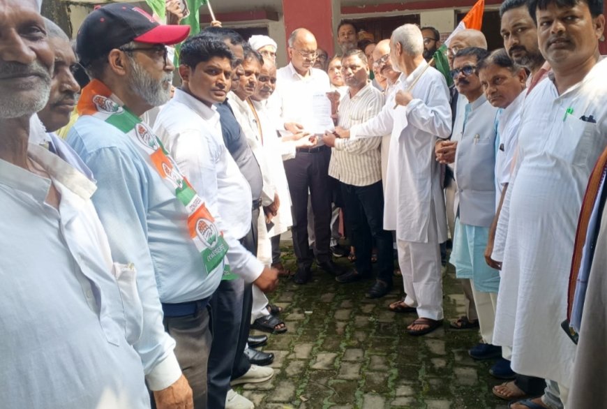 कांग्रेस ने राष्ट्रपति को संबोधित ज्ञापन सिटी मजिस्ट्रेट को दिया
