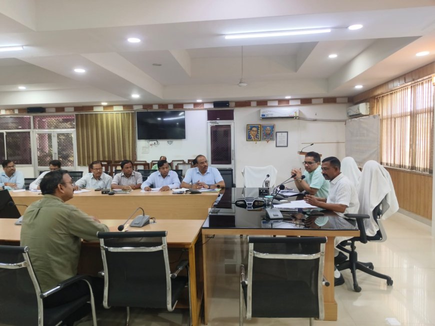 जिलाधिकारी की अध्यक्षता में गड्ढामुक्त सड़कों को लेकर समीक्षा बैठक आयोजित