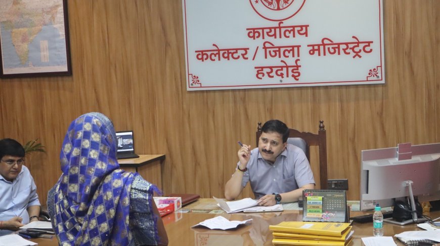 जिलाधिकारी ने जनसुनवाई में सुनीं शिकायतें