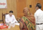 जिलाधिकारी ने विभिन्न क्षेत्रों से आए फरियादियों की सुनी समस्याएं