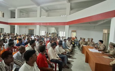 दुर्गा पूजा और दशहरा को लेकर पुलिस सख्त, गैंडास-बुजुर्ग थाने में पीस कमेटी की बैठक संपन्न