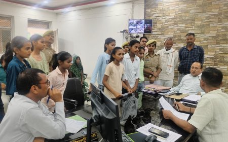 जिलाधिकारी ने जनसुनवाई कर सुनीं आमजन की समस्याएं, अधिकारियों को त्वरित निस्तारण के निर्देश
