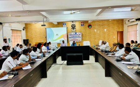 मुख्य विकास अधिकारी ने माध्यमिक विद्यालयों के प्रधानाचार्यों के साथ की विभागीय योजनाओं एवं शैक्षणिक गतिविधियों की समीक्षा