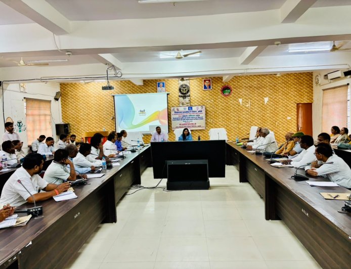 मुख्य विकास अधिकारी ने माध्यमिक विद्यालयों के प्रधानाचार्यों के साथ की विभागीय योजनाओं एवं शैक्षणिक गतिविधियों की समीक्षा