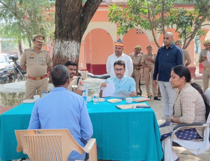 थाना समाधान दिवस में डीएम व एसपी ने सुनीं जन शिकायतें