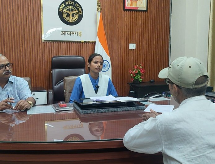 मिशन शक्ति अभियान के अंतर्गत मेधावी छात्रा खुशी सिंह बनीं ‘एक दिन की जिलाधिकारी’