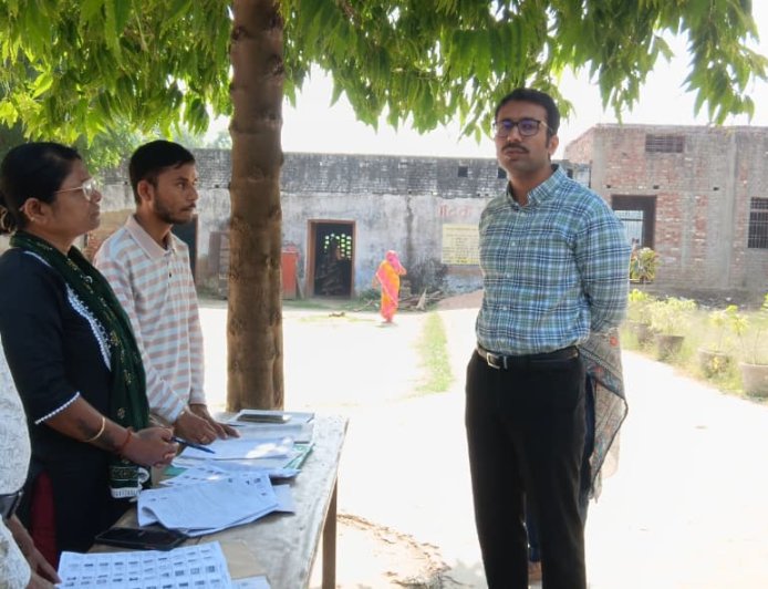 मतदाता सूची में छूटे हुए एवं नए मतदाताओं के पंजीकरण के लिए जनपद के सभी मतदान केंद्रों पर विशेष शिविर आयोजित