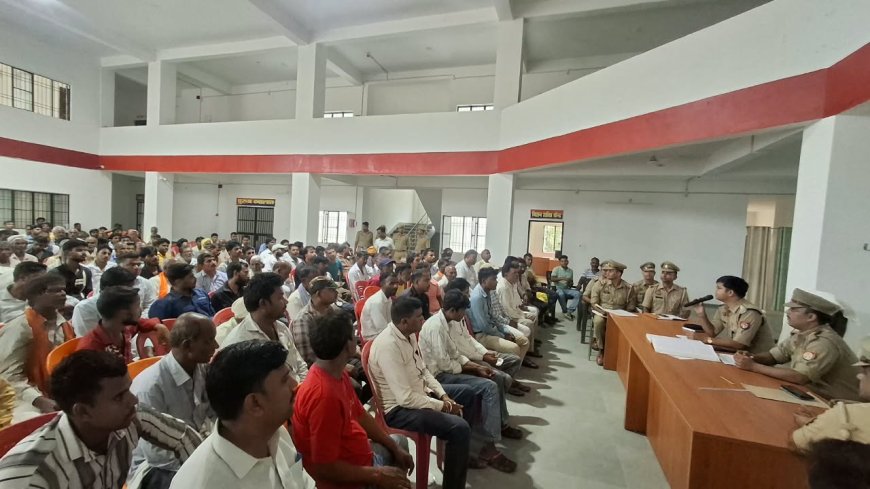 दुर्गा पूजा और दशहरा को लेकर पुलिस सख्त, गैंडास-बुजुर्ग थाने में पीस कमेटी की बैठक संपन्न