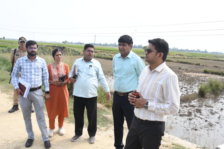 जिलाधिकारी ने फसल क्षतिपूर्ति सर्वेक्षण कार्य का किया निरीक्षण