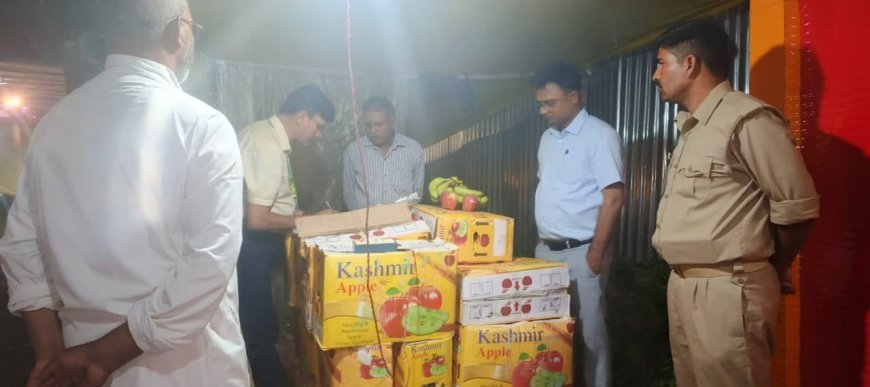 नवरात्रि के दृष्टिगत मां दुर्गन भवानी मंदिर का निरीक्षण, खाद्य सुरक्षा टीम ने फल प्रतिष्ठान को जारी की सुधार सूचना