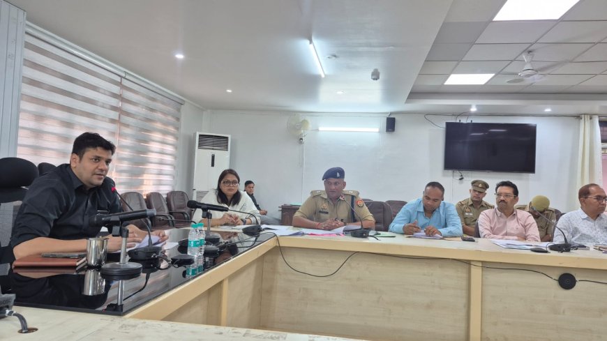 सुरक्षित सड़कें, सतर्क वाहन चालक और सख्त प्रवर्तन से थमेंगी दुर्घटनाएं - डीएम