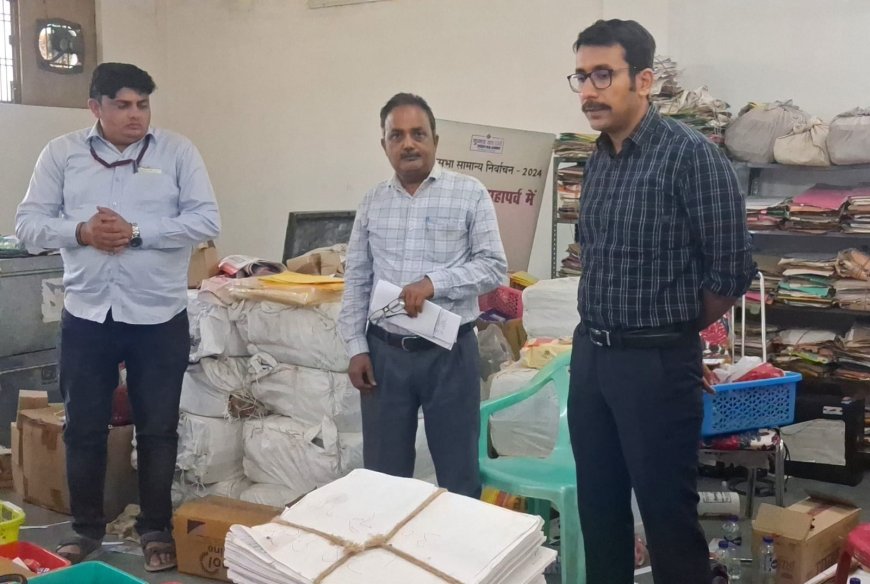 जिलाधिकारी ने जिला निर्वाचन कार्यालय एवं ईवीएम-वीवीपैट वेयरहाउस में एफएलसी कार्य का किया निरीक्षण