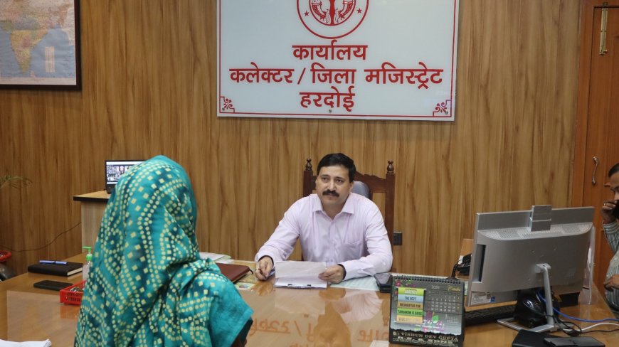 जिलाधिकारी ने विभिन्न क्षेत्रों से आए फरियादियों की सुनीं शिकायतें