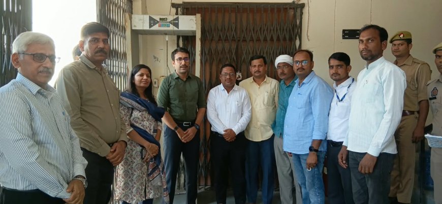 डीएम ने ईवीएम-वीवीपैट वेयर हाउस की सुरक्षा व्यवस्था का किया निरीक्षण