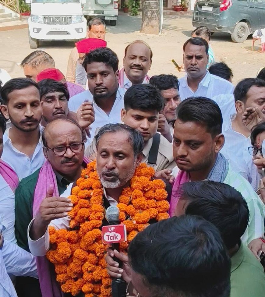 डॉ. मान सिंह यादव की लगातार दूसरी जीत पर सपाइयों में उत्साह, मिठाई खिलाकर मनाई खुशी